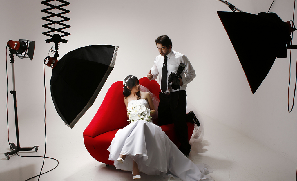 Драма ночная фотостудия. Студийные Свадебные фотосессии. Свадьба в фотостудии. Фотограф в студии. Фотосессия в фотостудии.